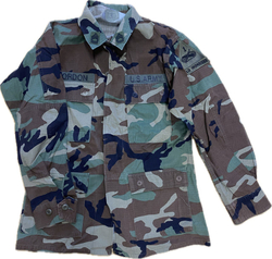 Blůza woodland s nášivkou mírně použitá vel. M-L hrudník cca 100-105 cm