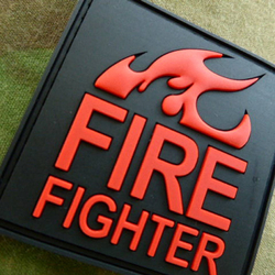 Nášivka FIRE FIGHTER plast ČERNÁ/ČERVENÁ